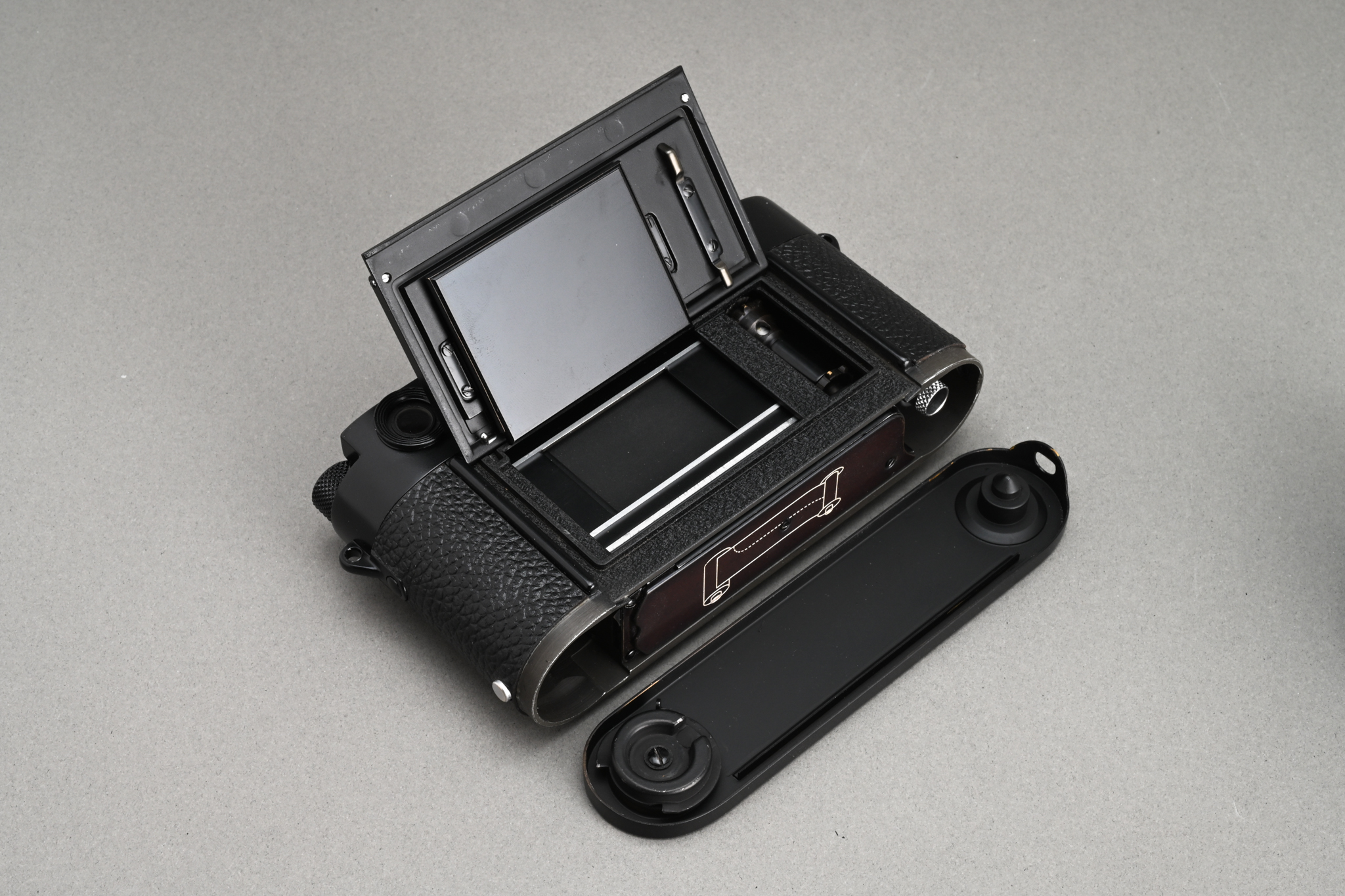 Picture of Leica M3 Black Repaint (Replaced Leather)