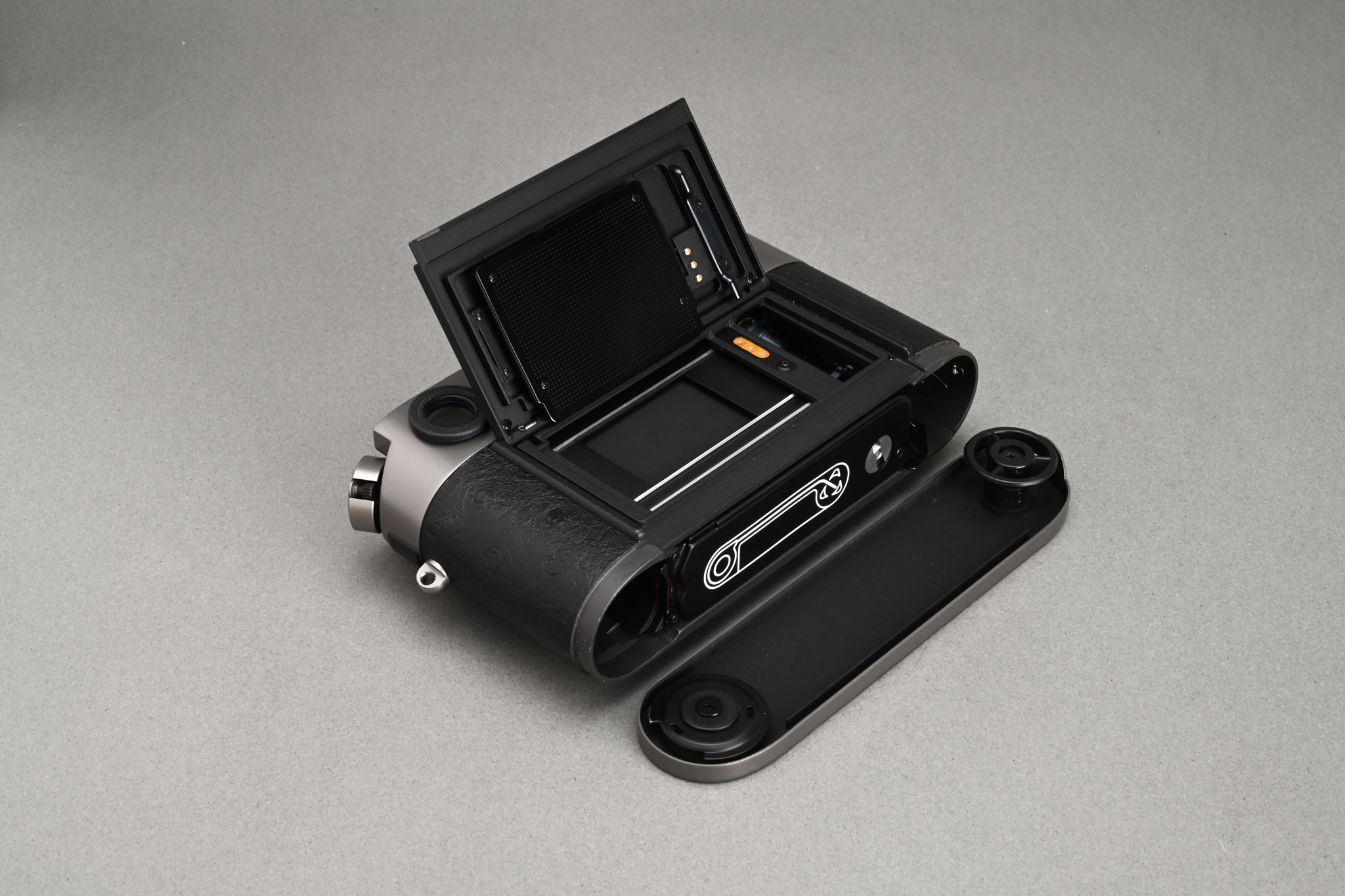 Picture of Leica M7 Titanium 50 Jahre "A La Carte" with replacing Ostrich Leather and 0.85 View Finder