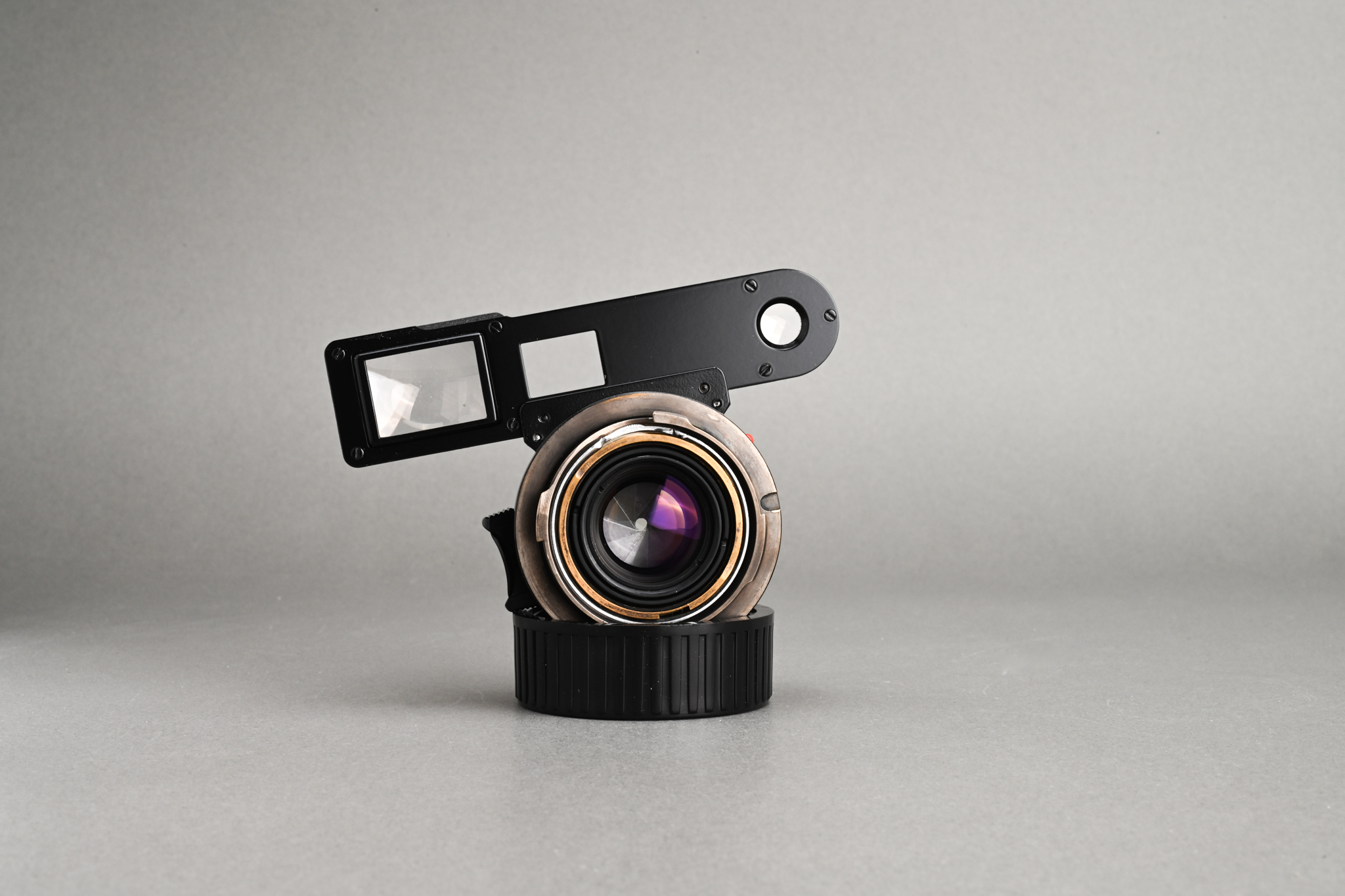Picture of Leica Summicron-M 35mm f/2 Ver.1 8-Element Kanto Repaint M3
