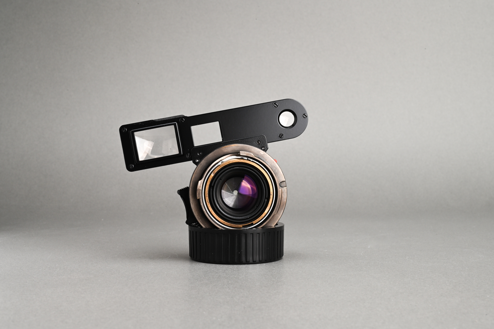 Picture of Leica Summicron-M 35mm f/2 Ver.1 8-Element Kanto Repaint M3
