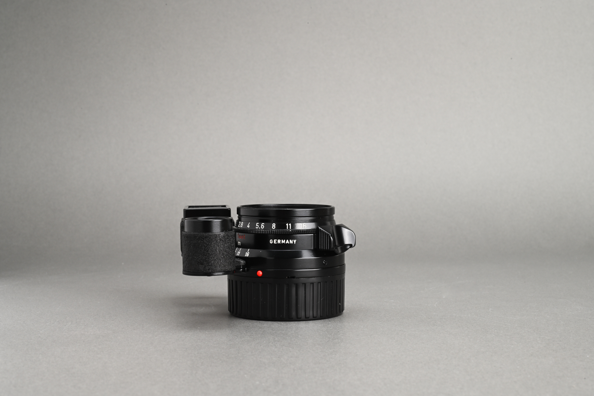 Picture of Leica Summicron-M 35mm f/2 Ver.1 8-Element Kanto Repaint M3