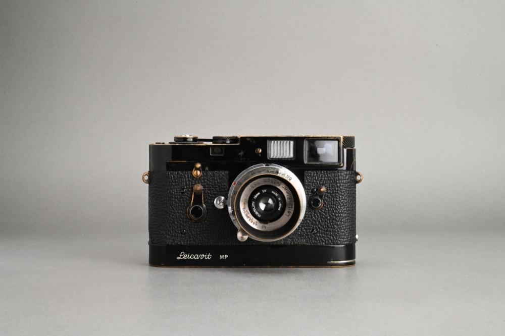 Picture of Leica M2 Original Black Paint with Elmar 35mm f/3.5 and Leicavit