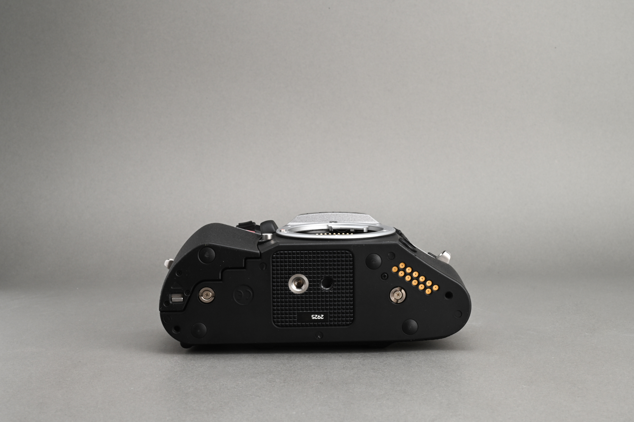 Picture of Leica R9 Grey Betriebsk. With Vintage Luigi Case