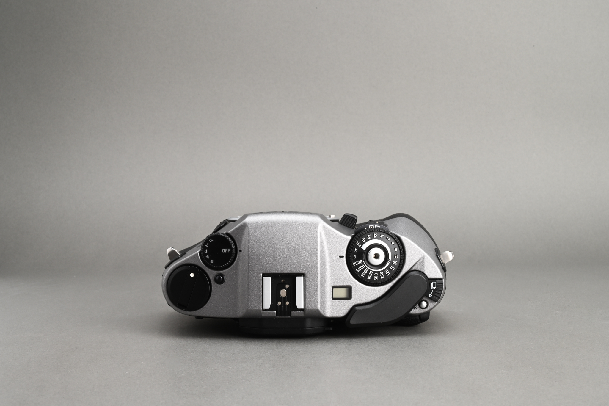 Picture of Leica R9 Grey Betriebsk. With Vintage Luigi Case