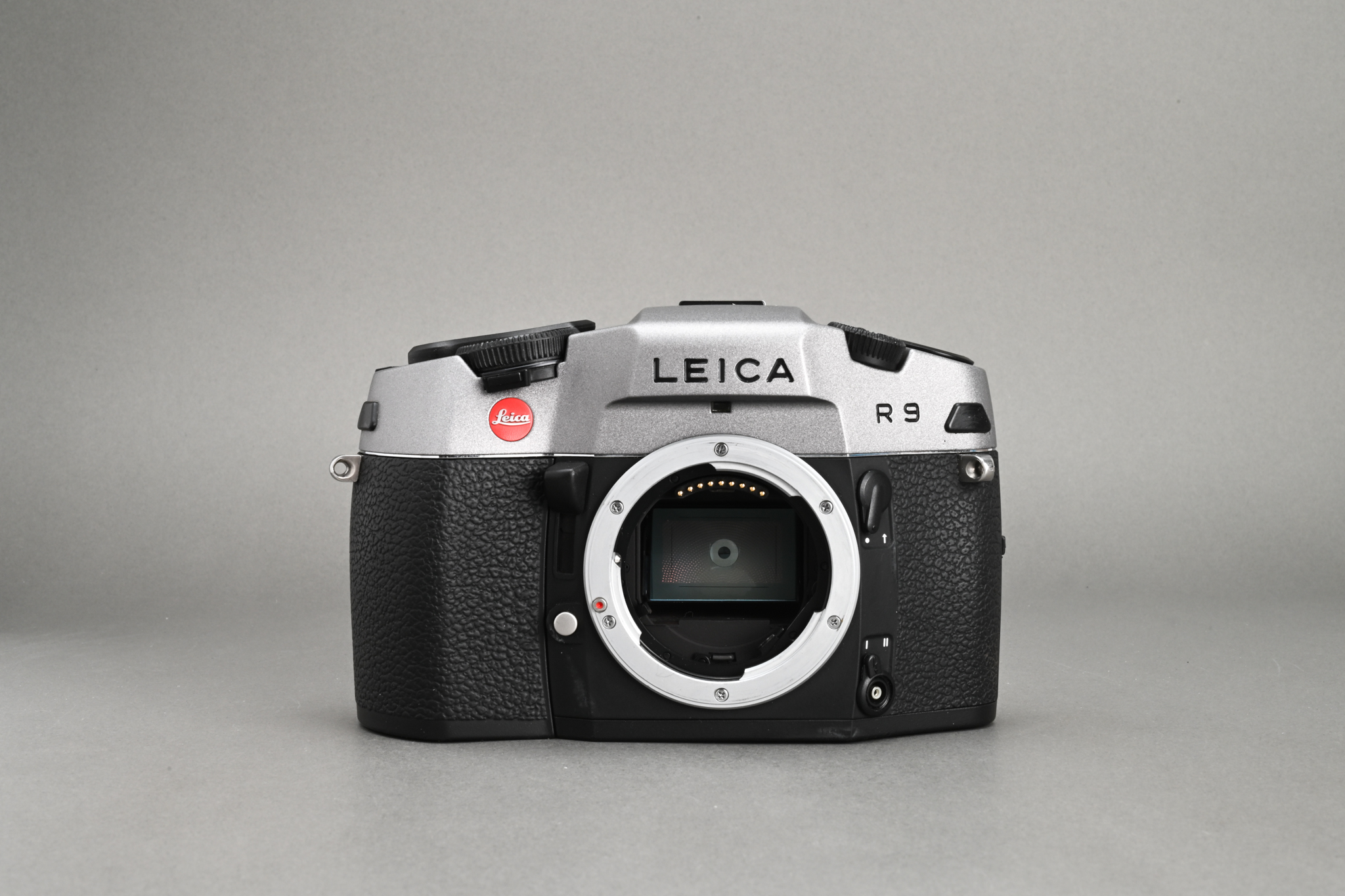 Picture of Leica R9 Grey Betriebsk. With Vintage Luigi Case