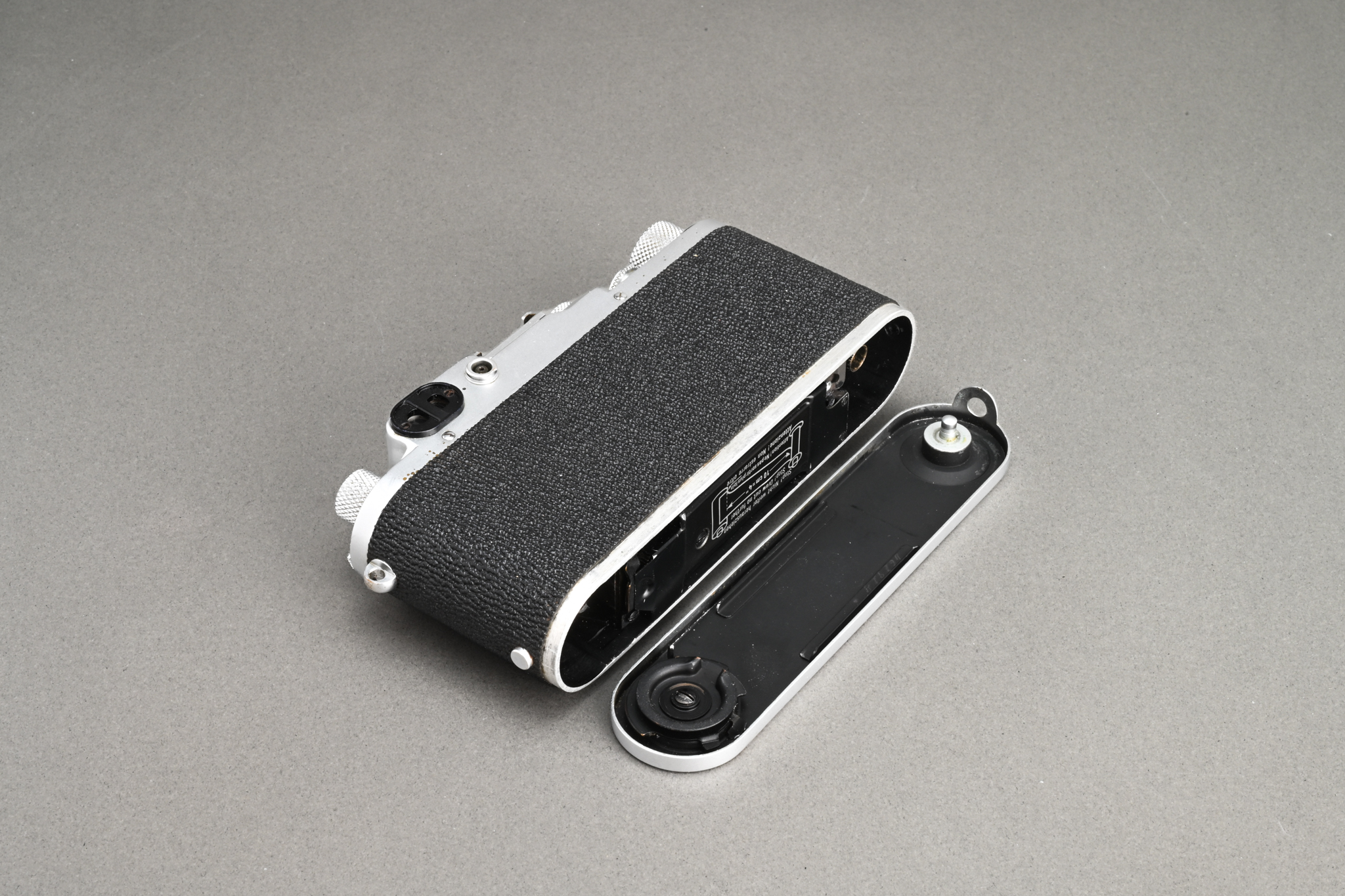 Picture of Leica IIIc Silver Chrome Sharkskin leather