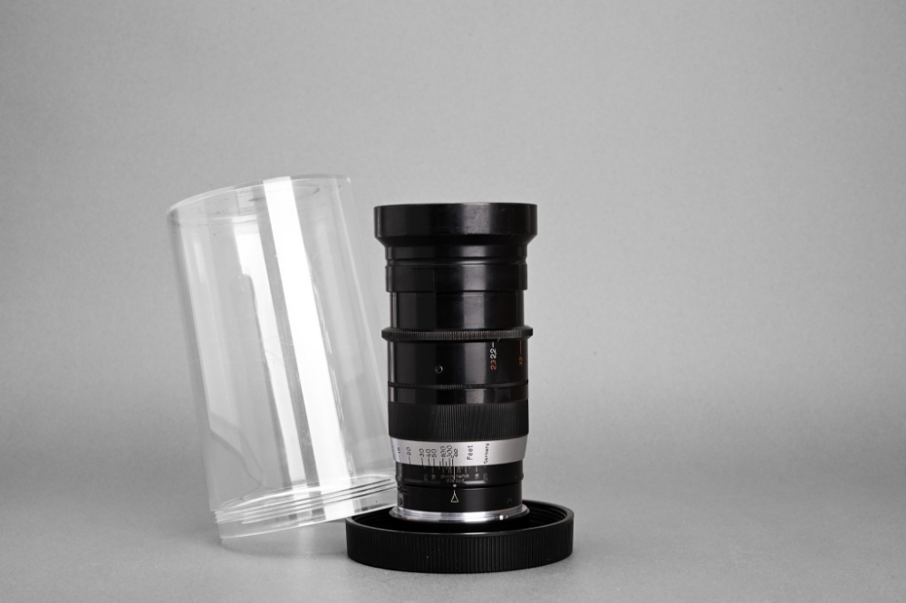 Picture of Leica Thambar 90mm f/2.2 LTM Screw