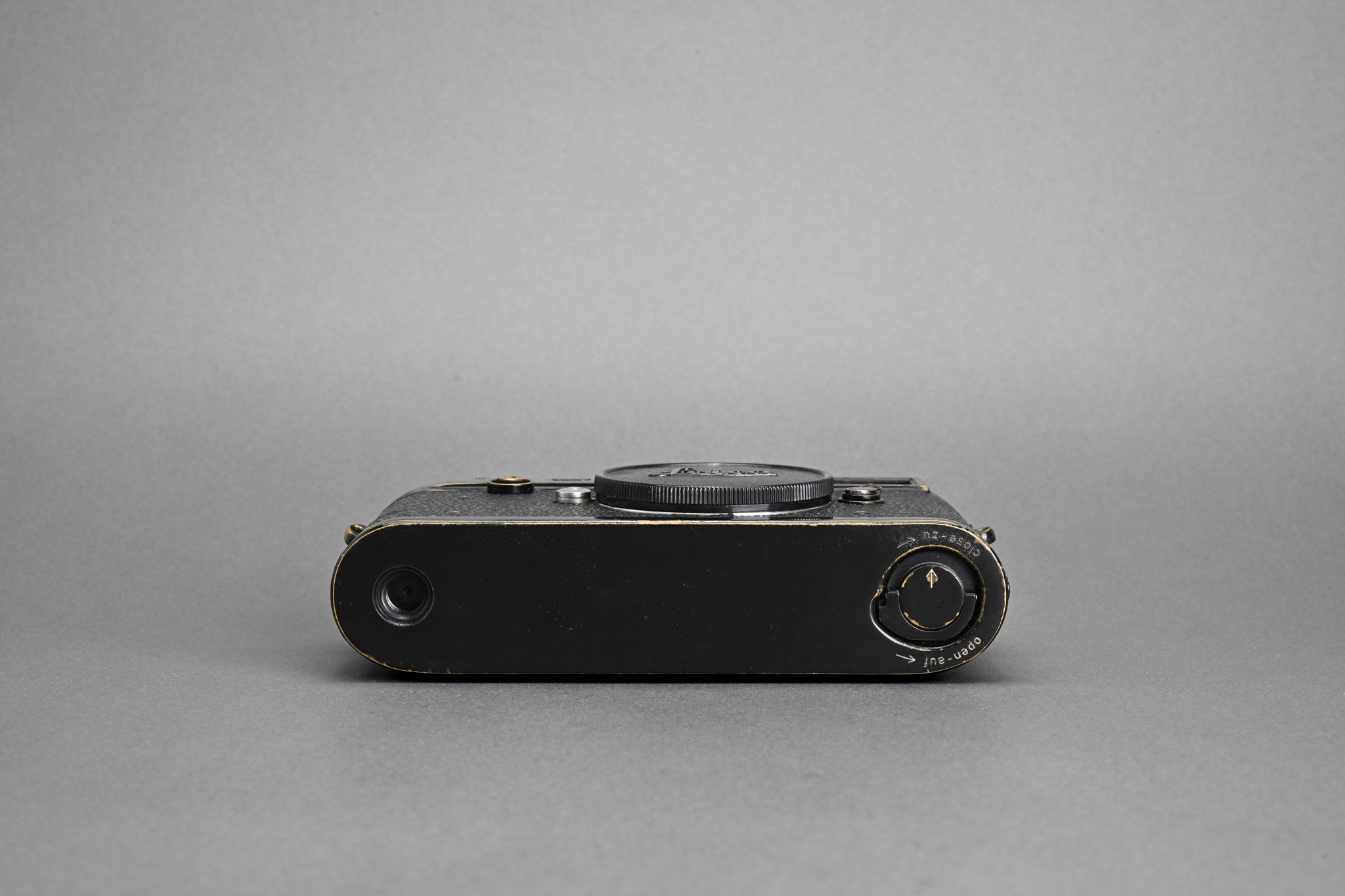 Picture of Leica M2 Button Original Black Paint