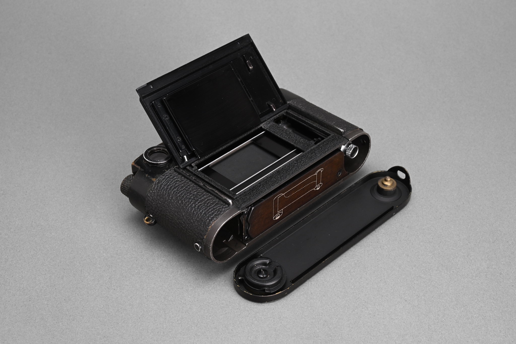 Picture of Leica M2 Button Original Black Paint
