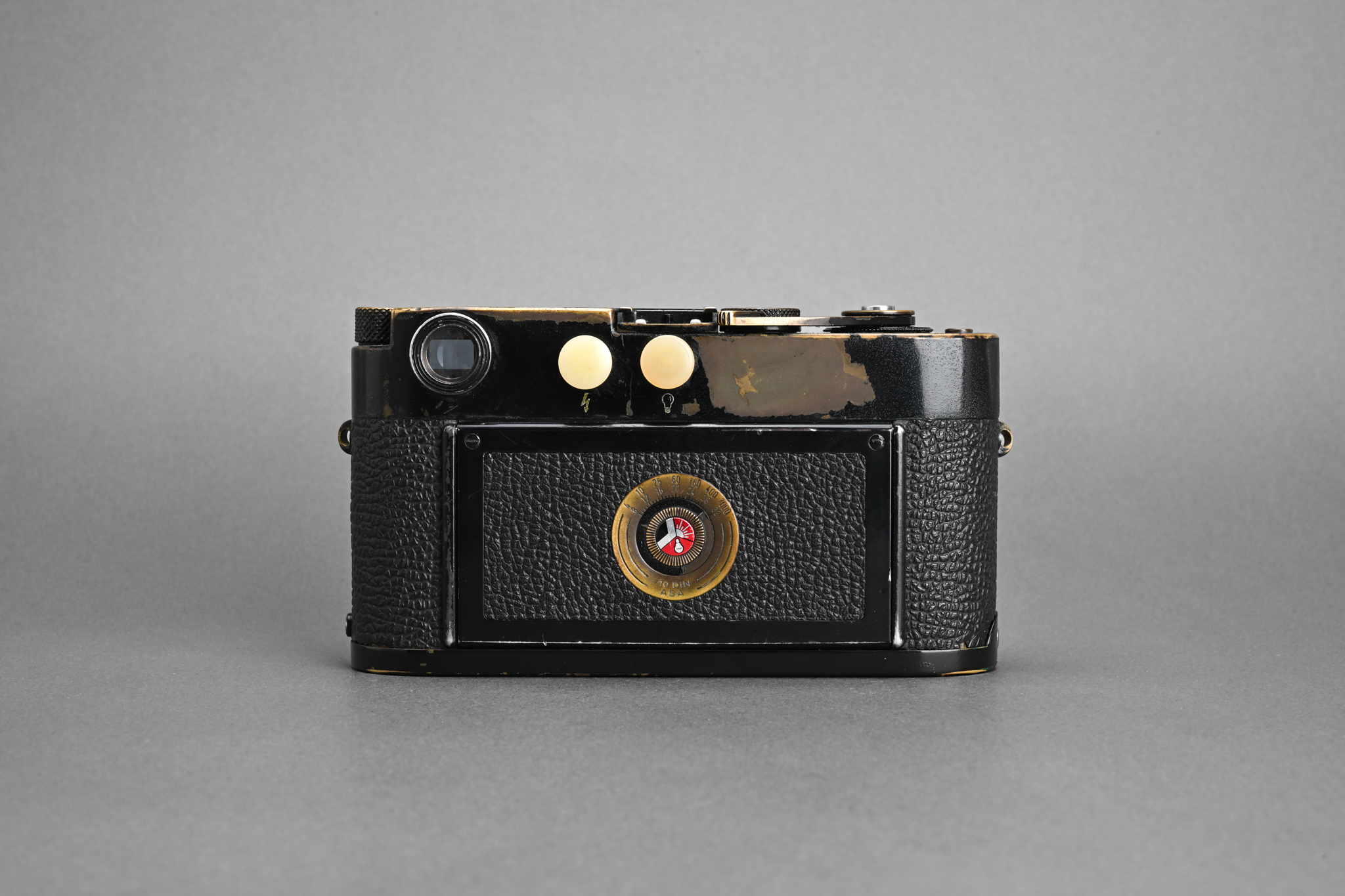 Picture of Leica M2 Button Original Black Paint
