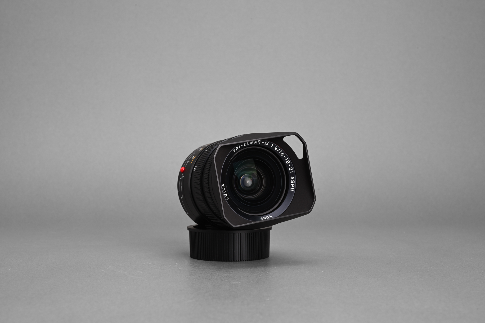 Picture of Leica WATE Tri-Elmar-M 16-18-21mm f/4 ASPH with Universal Viewfinder