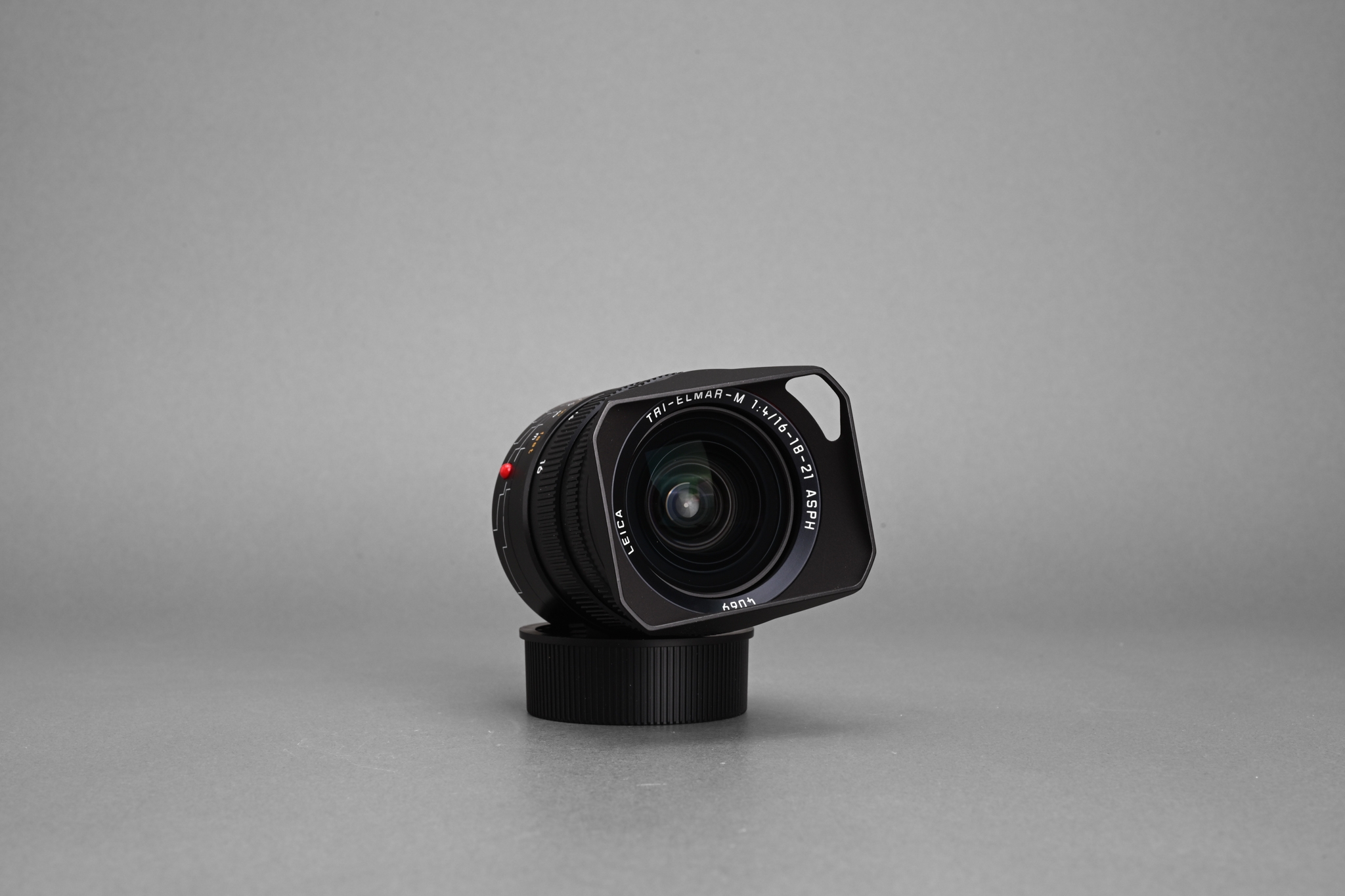 Picture of Leica WATE Tri-Elmar-M 16-18-21mm f/4 ASPH with Universal Viewfinder