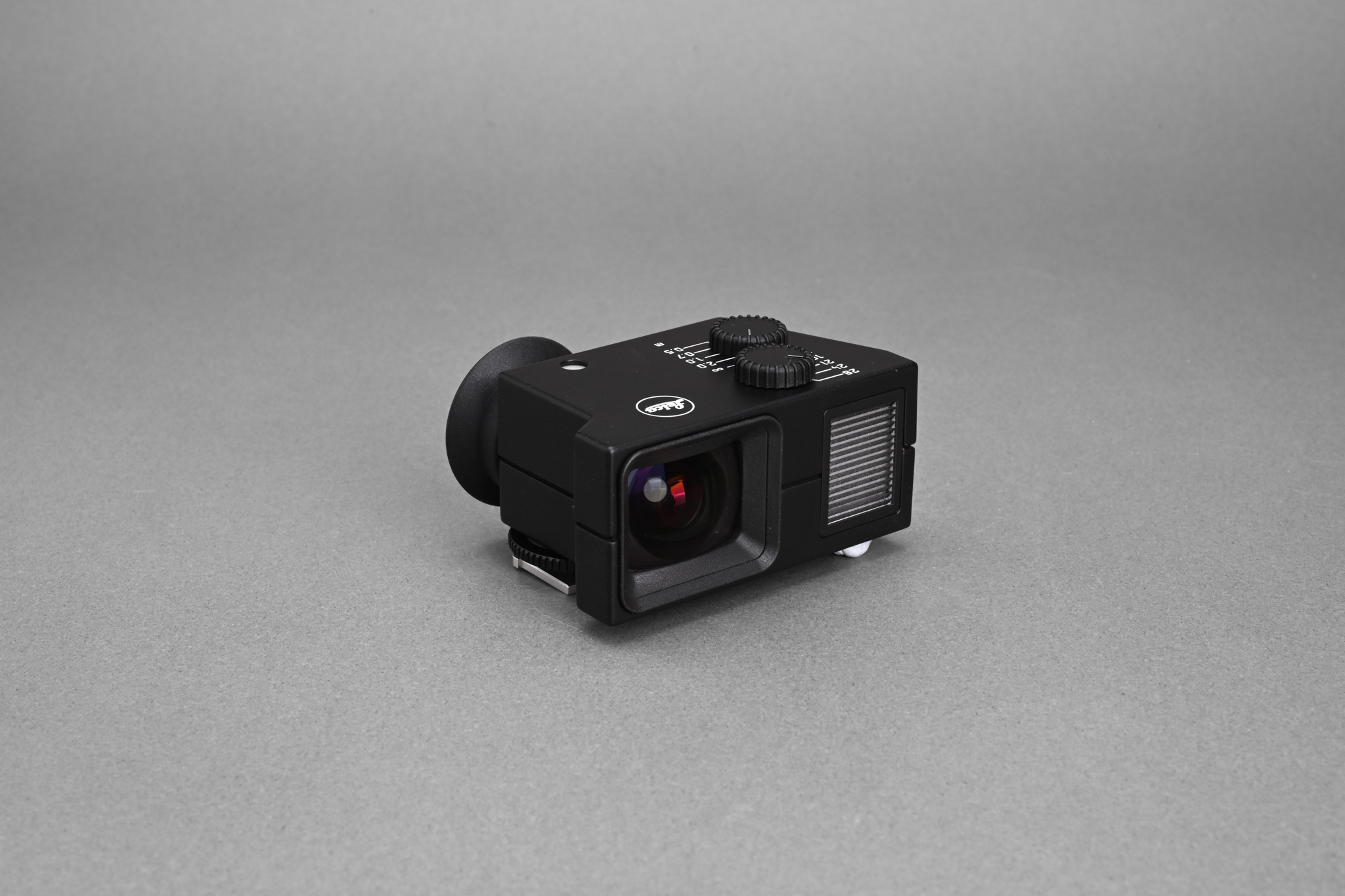 Picture of Leica WATE Tri-Elmar-M 16-18-21mm f/4 ASPH with Universal Viewfinder