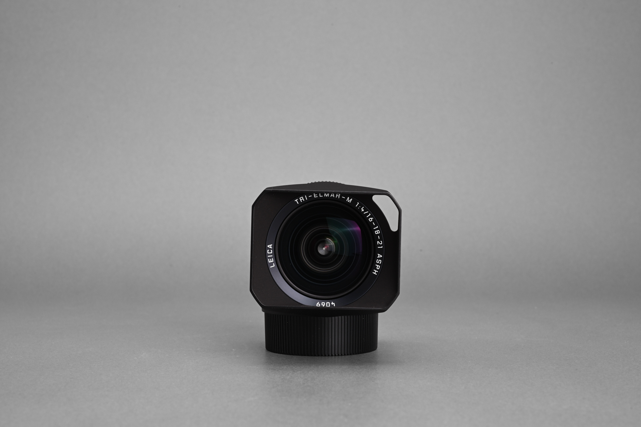 Picture of Leica WATE Tri-Elmar-M 16-18-21mm f/4 ASPH with Universal Viewfinder