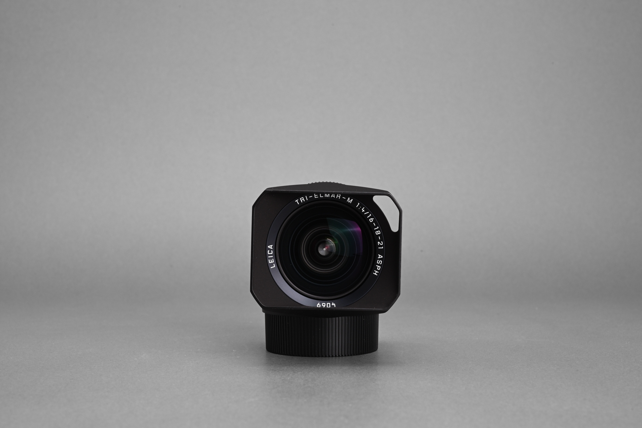 Picture of Leica WATE Tri-Elmar-M 16-18-21mm f/4 ASPH with Universal Viewfinder