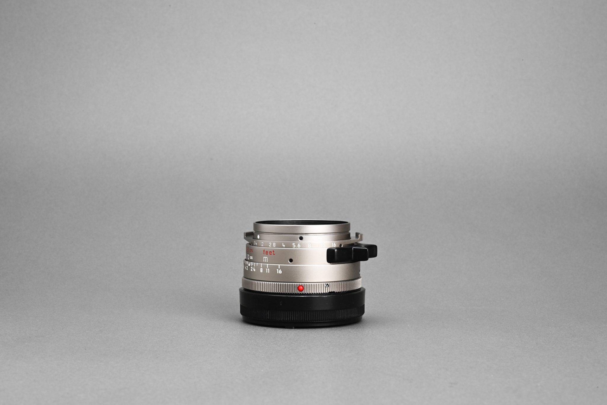 Picture of Leica Summilux-M 35mm f/1.4 Ver.2 Pre-ASPH Titanium Germany