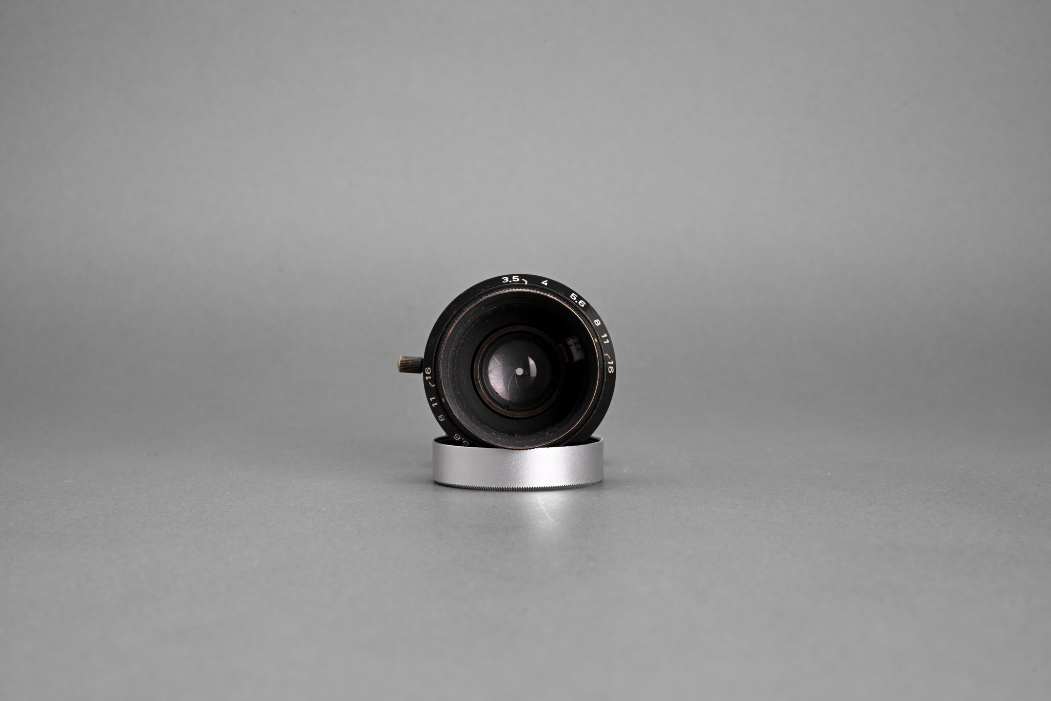 Picture of Leica Elmar 5cm f/3.5 Red Scale with VALOO Hood