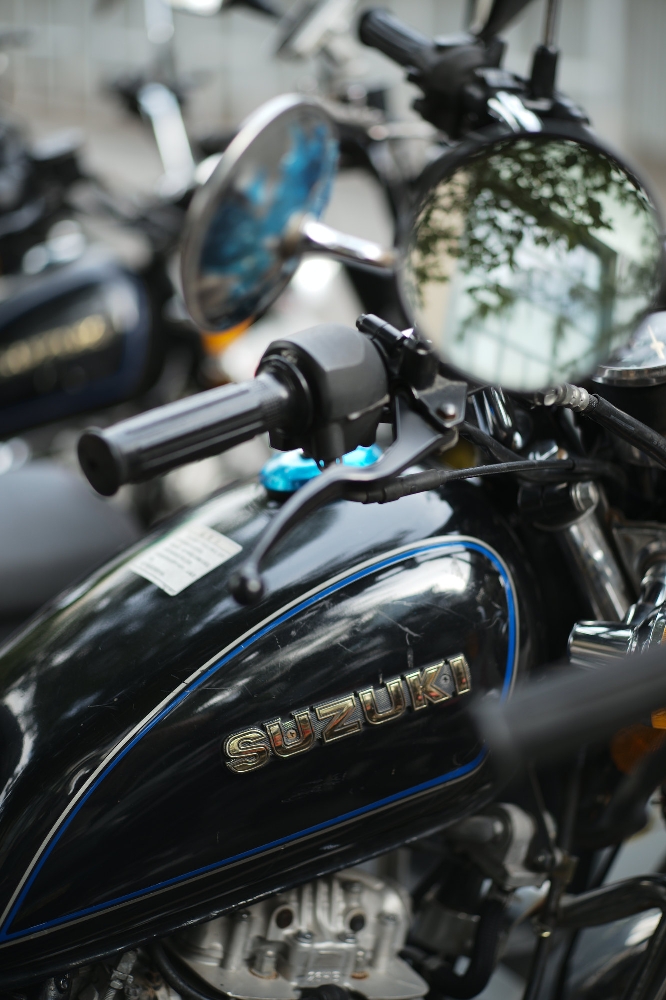 ELCAN 66mm f/2 photo sample — chrome Suzuki tank badge and mirrors, shallow depth of field